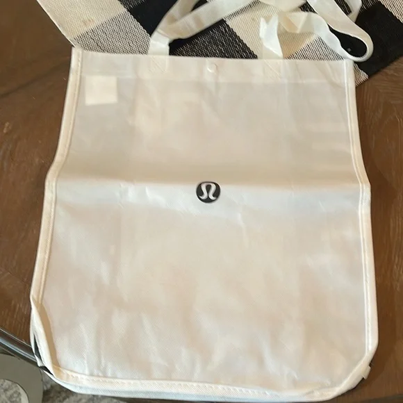Lululemon bags 3 large 2 small sold as a set - Picture 3 of 6